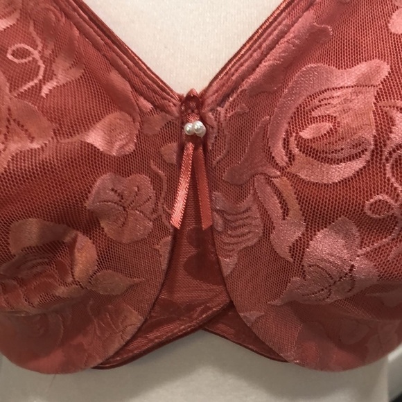 Wacoal underwire bra with lined lace cups and adjustable straps. Coral. 34DDD - Picture 6 of 9